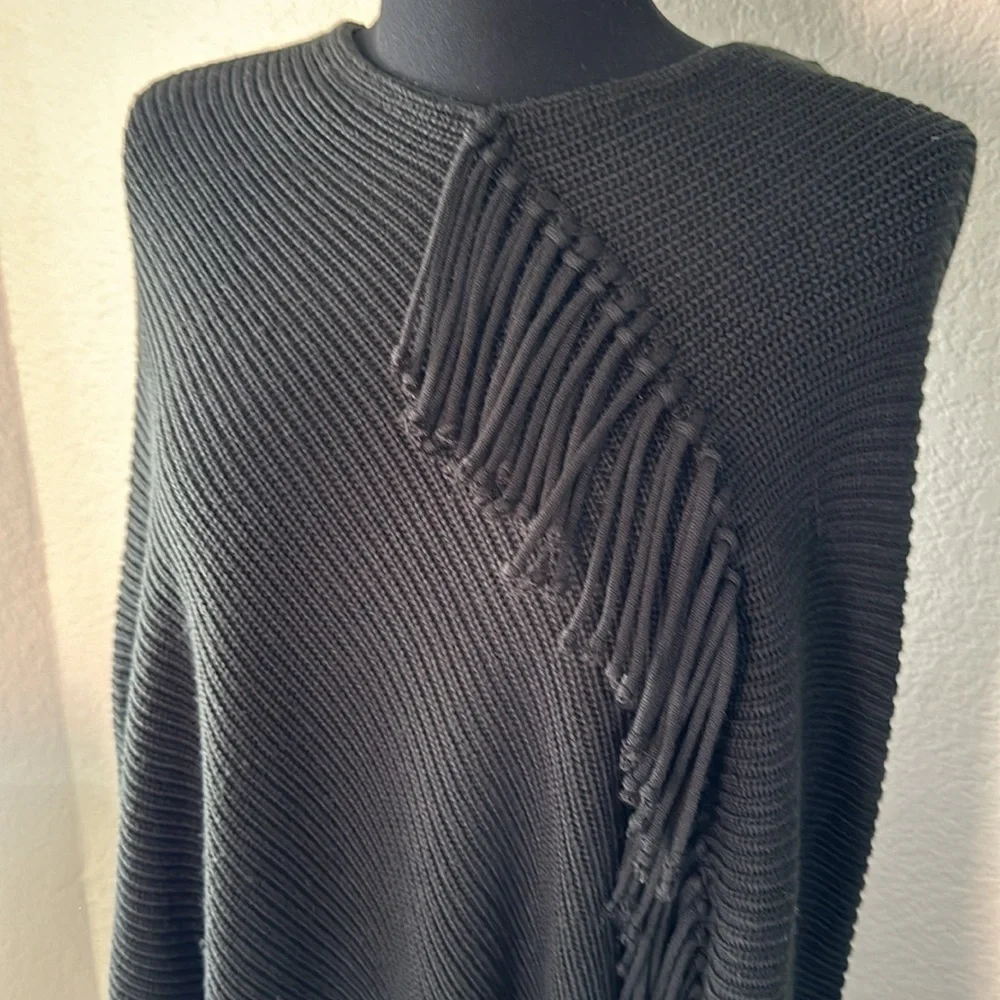BCBGMAXAZRIA Womens Fringe Poncho in Black - Picture 3 of 9